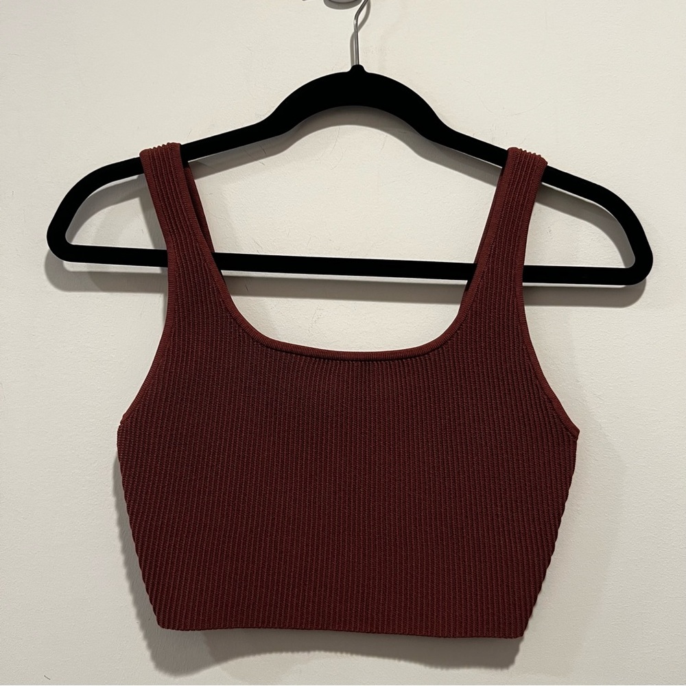 Aritzia Babaton contour crop tank